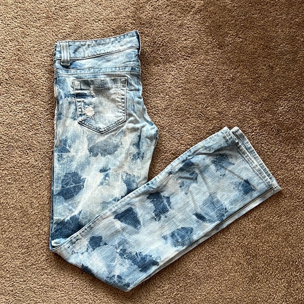 Straight Leg Guess Jeans